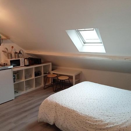Sous Les Toits De Dinan Apartment Exterior photo