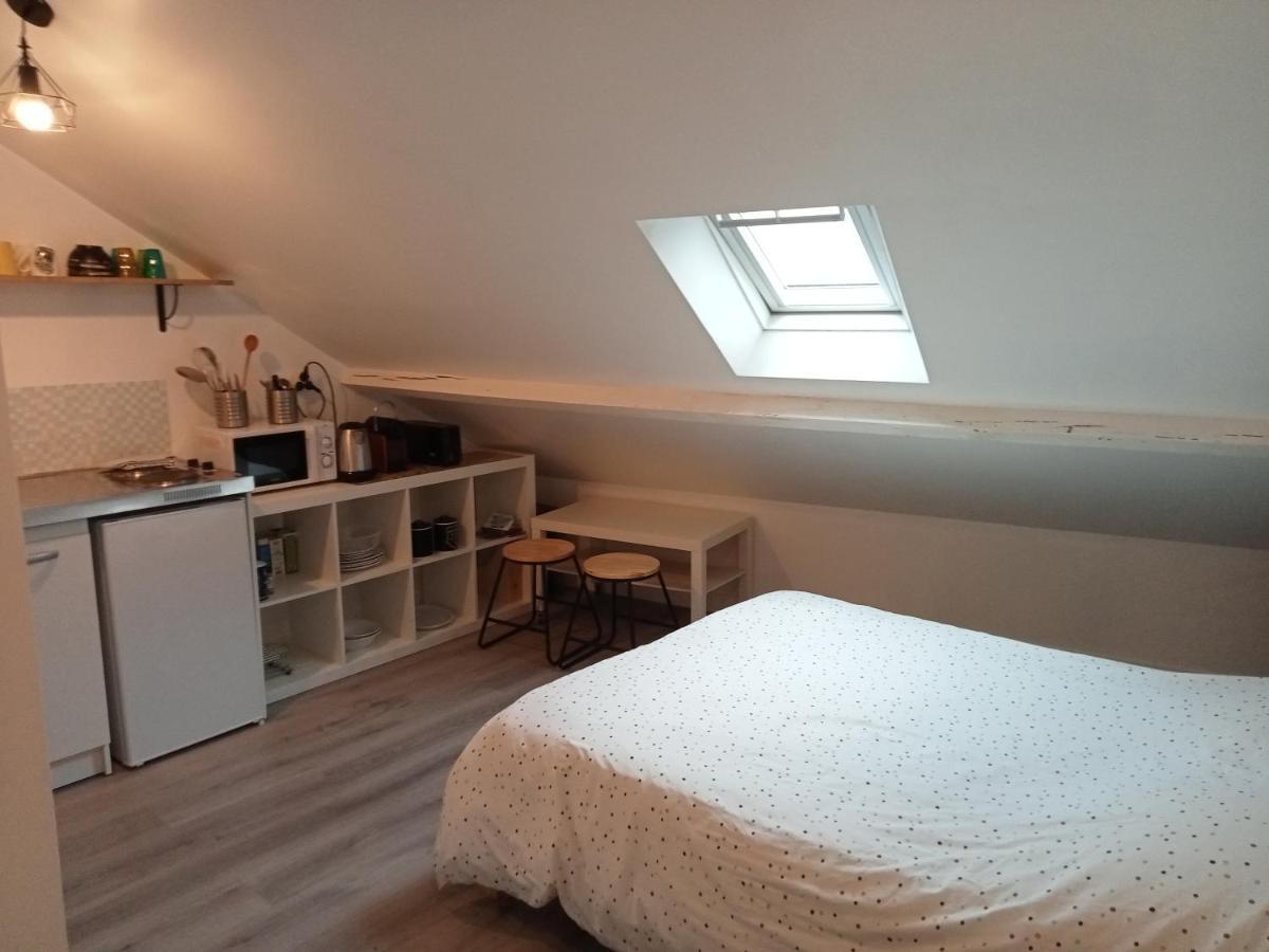Sous Les Toits De Dinan Apartment Exterior photo