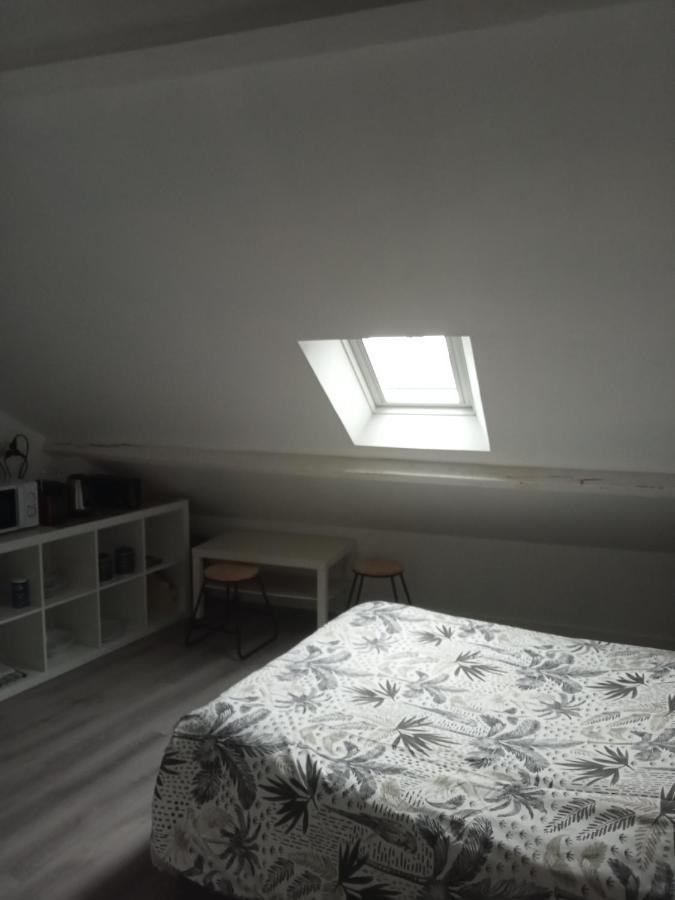 Sous Les Toits De Dinan Apartment Exterior photo